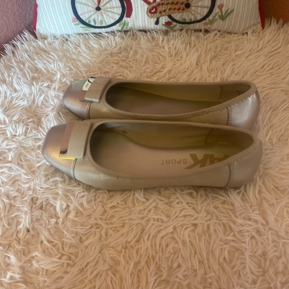 Ann Klein flats - Picture 4 of 9